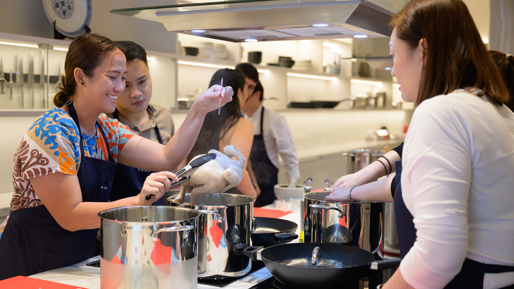 Tourists cooking Singapore dishes