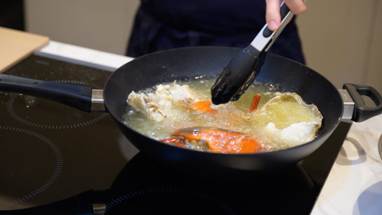 Tourists cooking Singapore dishes